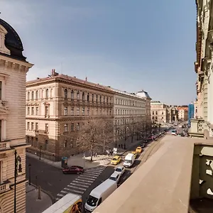 Charles Bridge - 3 Bedroom - Old Town Prague